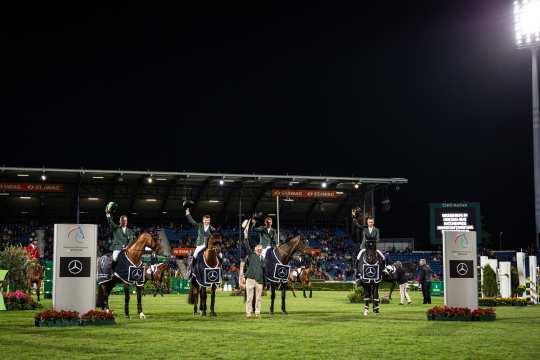 The photo shows the victorious Irish team after the Mercedes-Benz Nations' Cup at the CHIO Aachen 2024. Photo: Jasmin Metzner