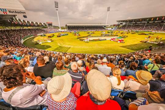 The photo shows the sold-out Main Stadium of the CHIO Aachen. (Photo: CHIO Aachen/Andreas Steindl).