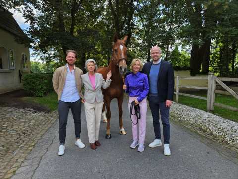 Das Foto zeigt die Jury des Awards „Das Silberne Pferd“. Von links nach rechts: Tobias Königs, Dr. Ute Gräfin Rothkirch, Nadine Capellmann und Philip Erbers. Wolfgang Brinkmann fehlt (Foto: CHIO Aachen/Alina Gotzeina).