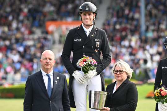 Winner 2024: Frederic Wandres (GER) - presentation of the prize by Mrs. Anja Heeb-Lonkwitz (Managing Director of the Liselott Schindling Foundation for the Promotion of Dressage Riding) accompanied by Mr. Jürgen Petershagen (Member of the Supervisory Board ALRV)